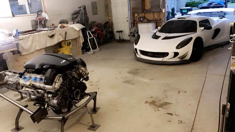 Illustration for article titled Praise All That Is Unholy: Here's A BMW V10 Swapped Into A Lotus Elise
